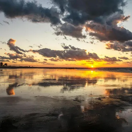 アパート Cozy Near The Sea ミデルケルケ